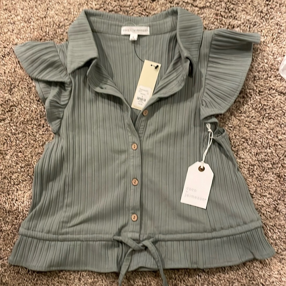 New light olive green Flounce Sleeve Shirt Small
